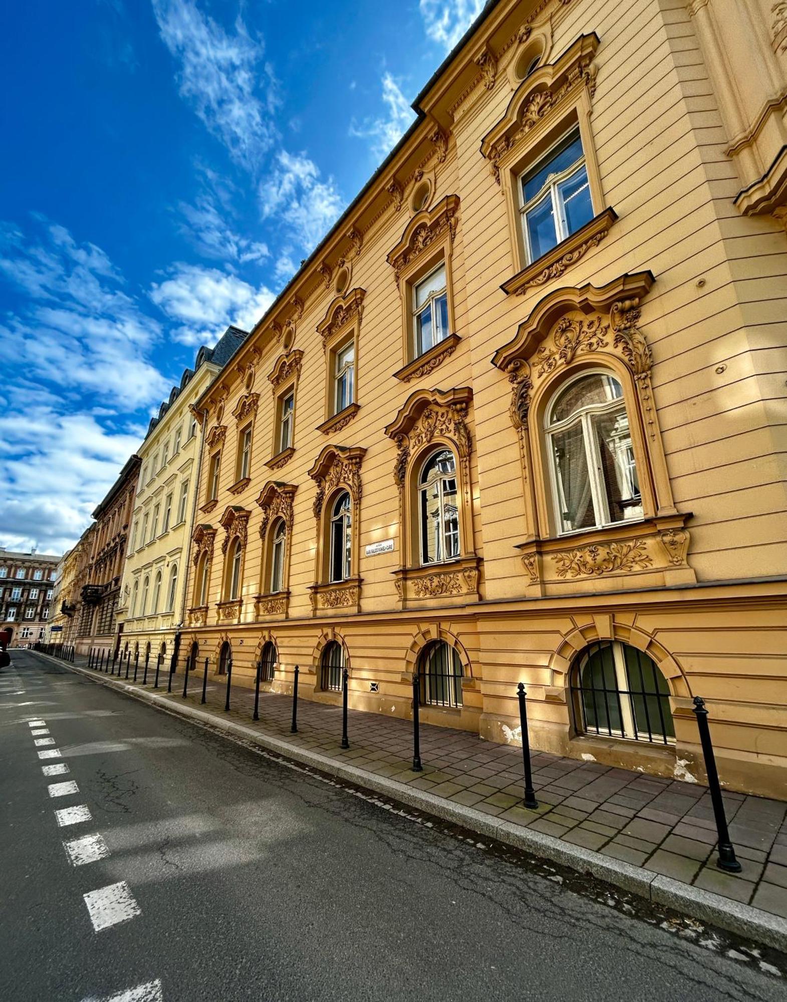Harmony Aparthotel Cracovie Extérieur photo